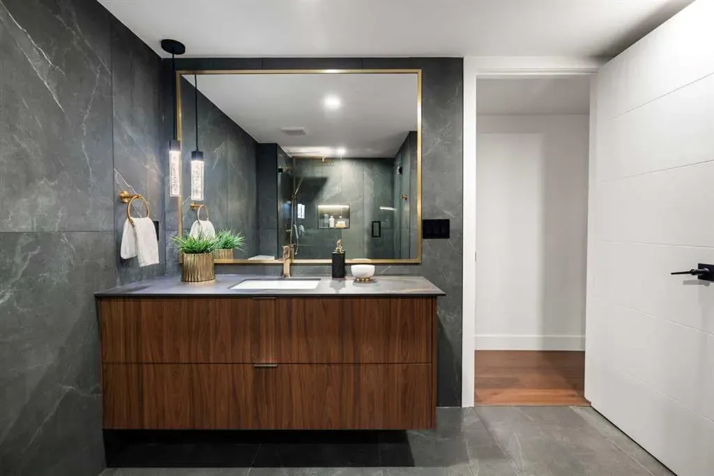 330 26 Avenue SW, #907