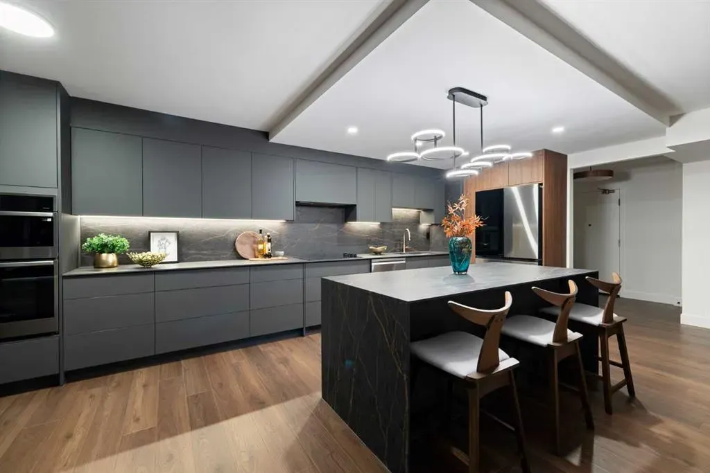 330 26 Avenue SW, #907