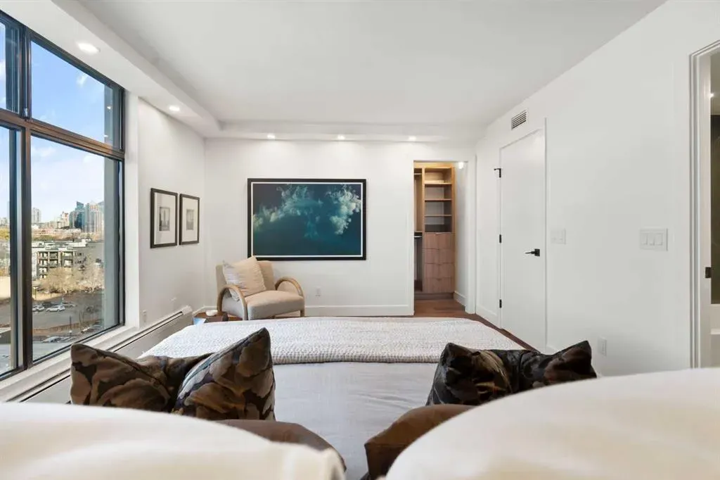 330 26 Avenue SW, #907