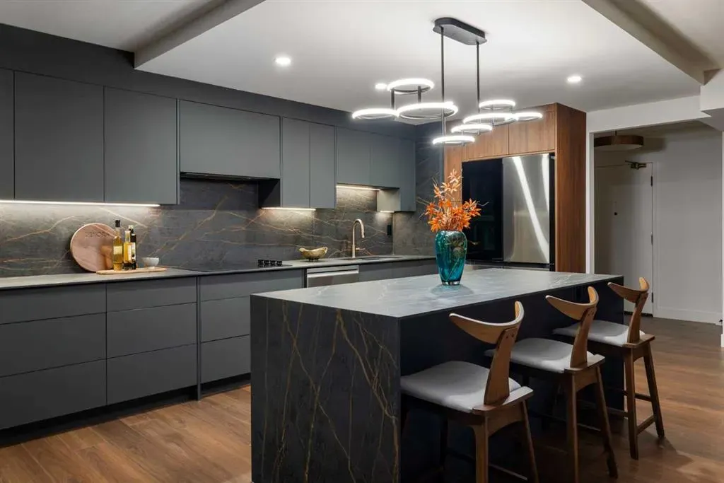 330 26 Avenue SW, #907