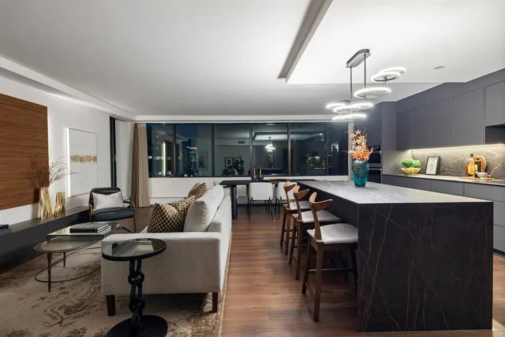 330 26 Avenue SW, #907