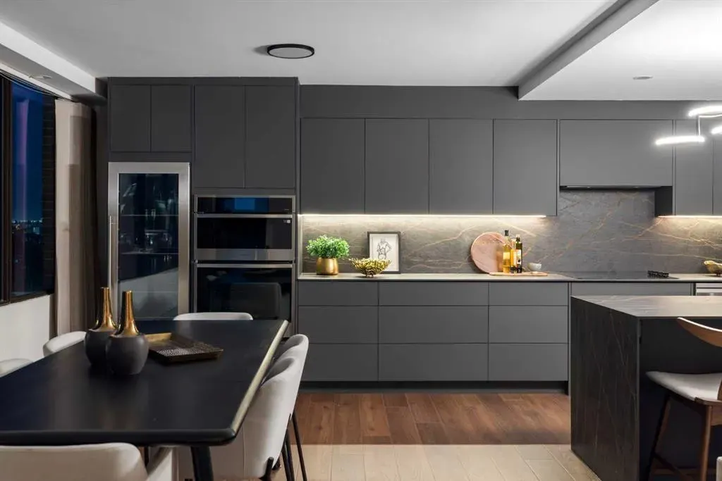 330 26 Avenue SW, #907