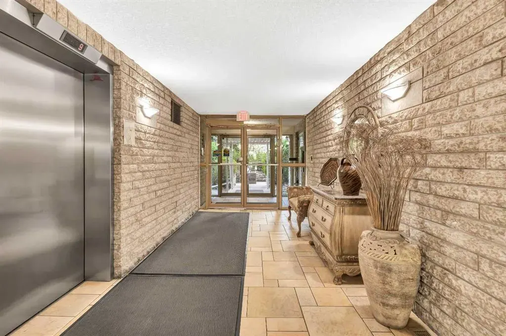 4555 Varsity Lane NW, #305