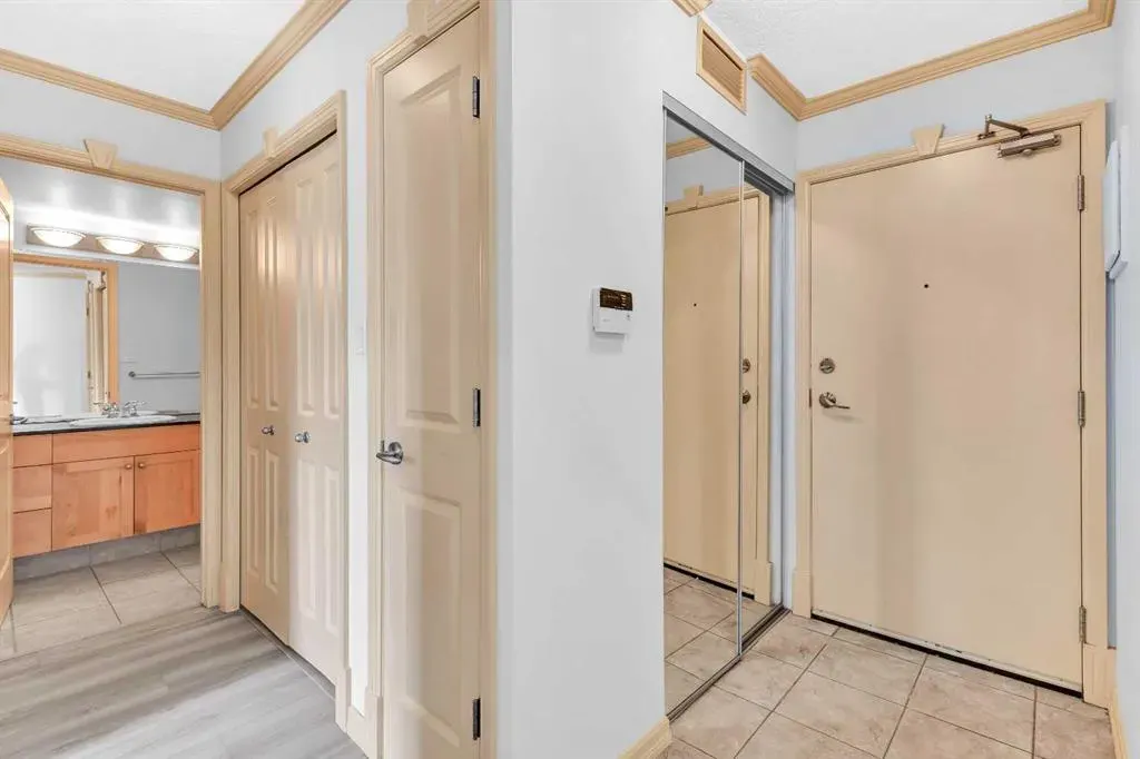 4555 Varsity Lane NW, #305