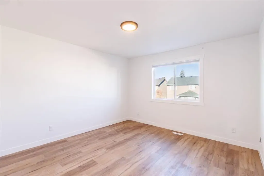 40 Chapalina Crescent SE