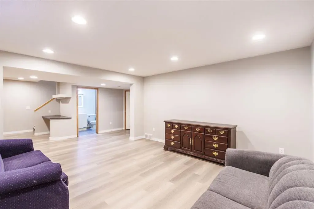 40 Chapalina Crescent SE