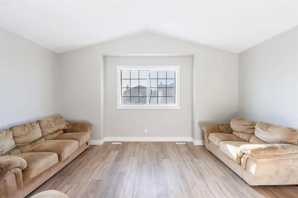 40 Chapalina Crescent SE