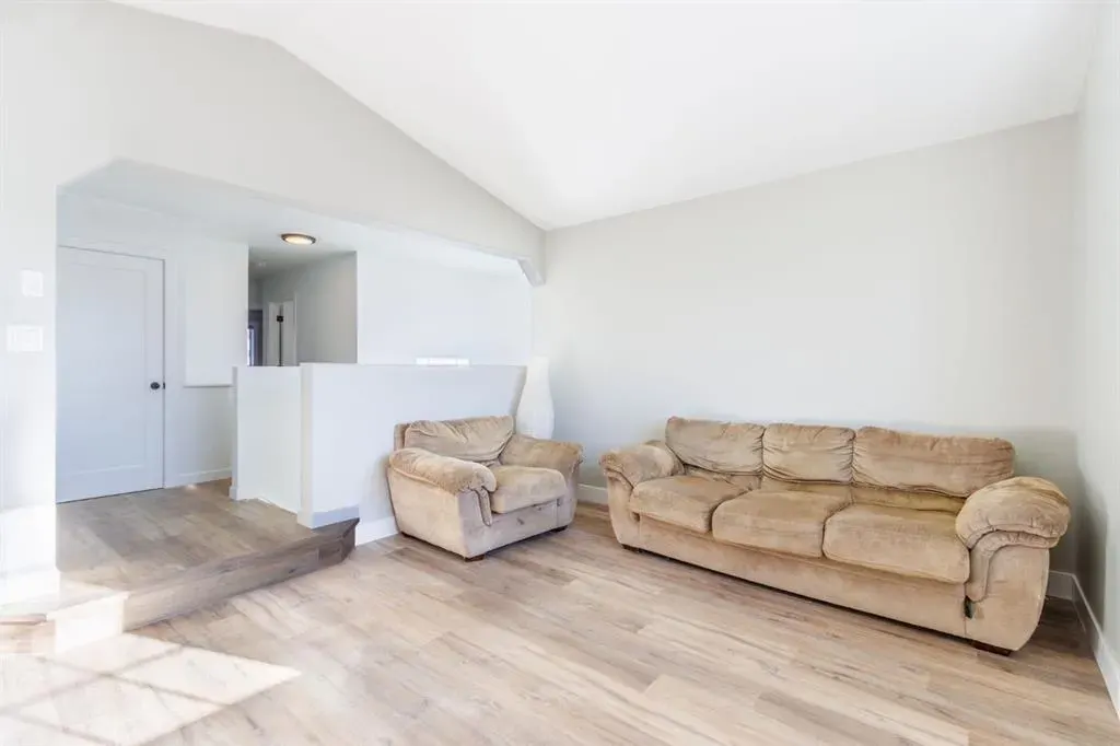 40 Chapalina Crescent SE