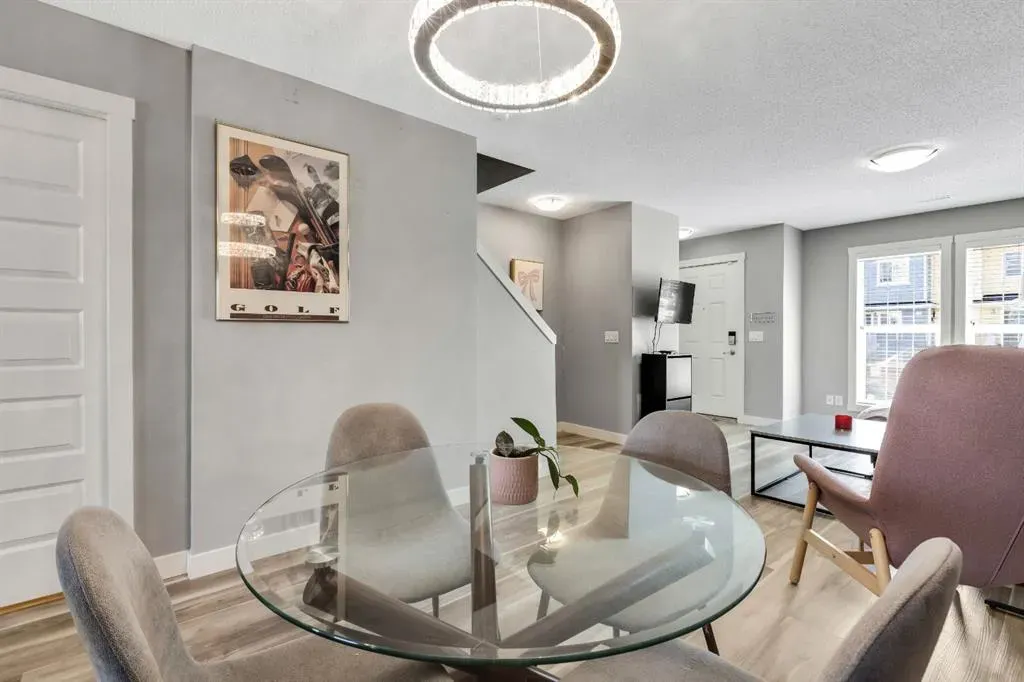 220 Mckenzie Towne Close SE