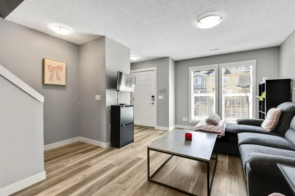 220 Mckenzie Towne Close SE