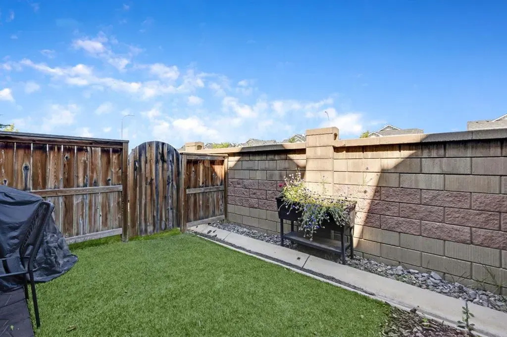 220 Mckenzie Towne Close SE