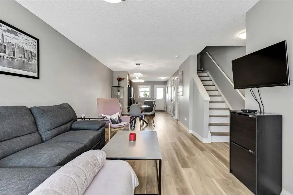 220 Mckenzie Towne Close SE