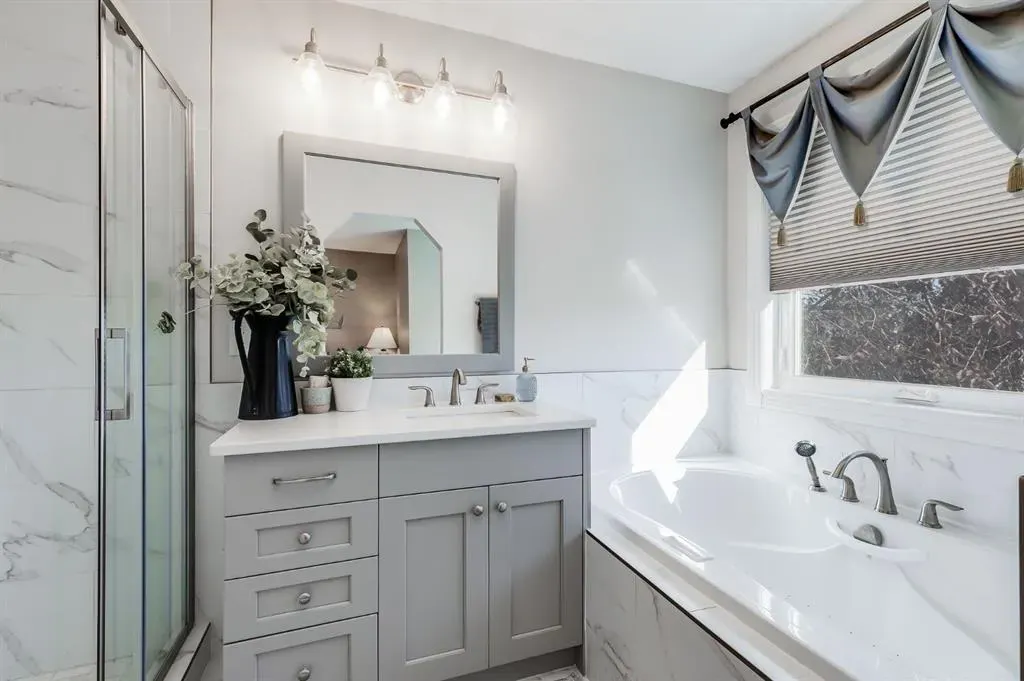 720 Woodside Drive NW