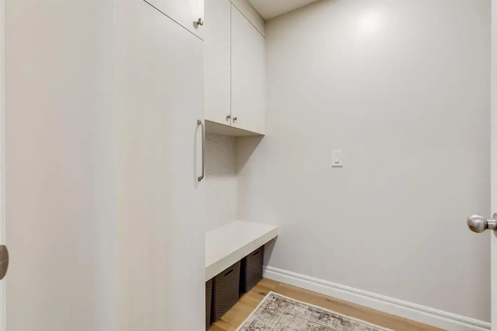 720 Woodside Drive NW