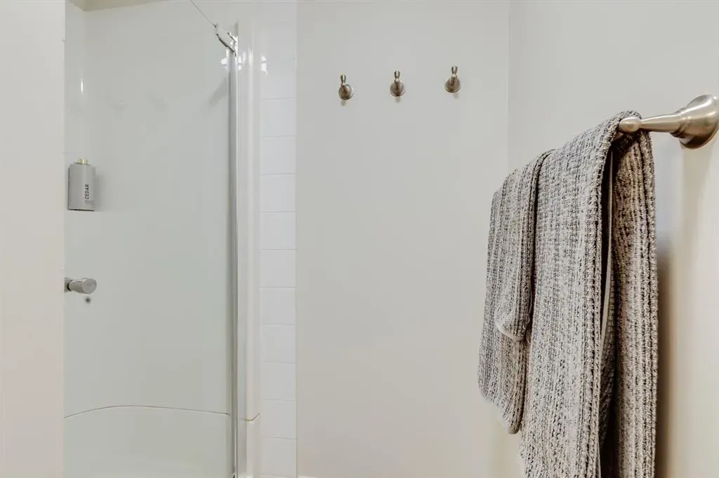 720 Woodside Drive NW