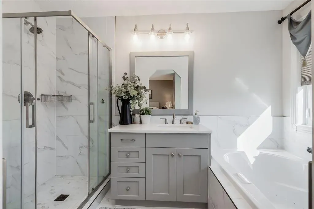 720 Woodside Drive NW