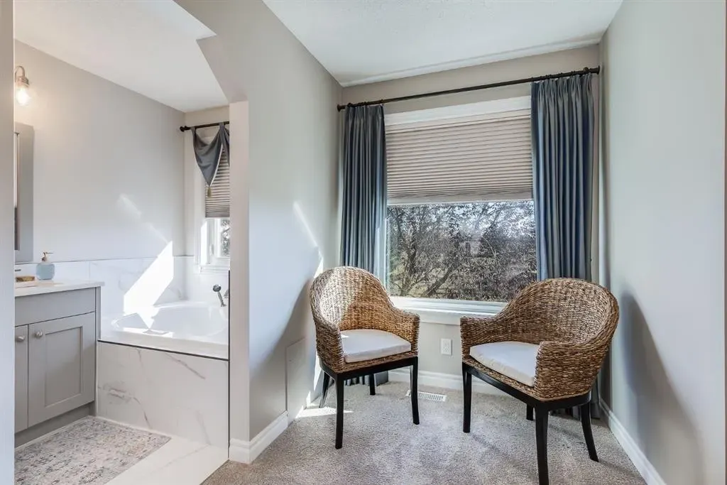 720 Woodside Drive NW