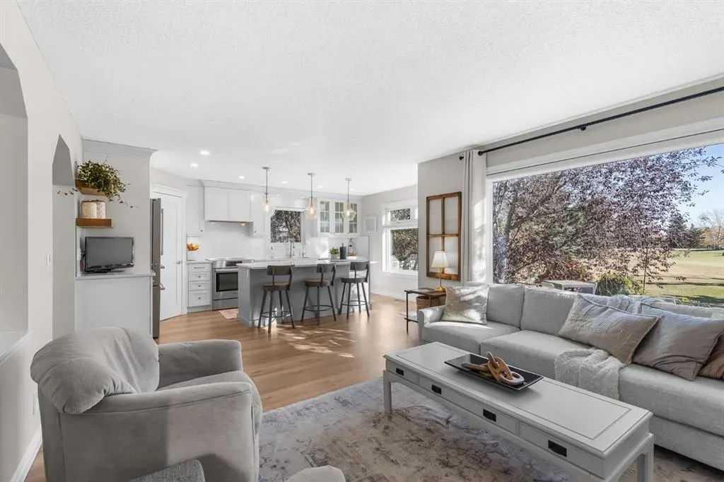 720 Woodside Drive NW