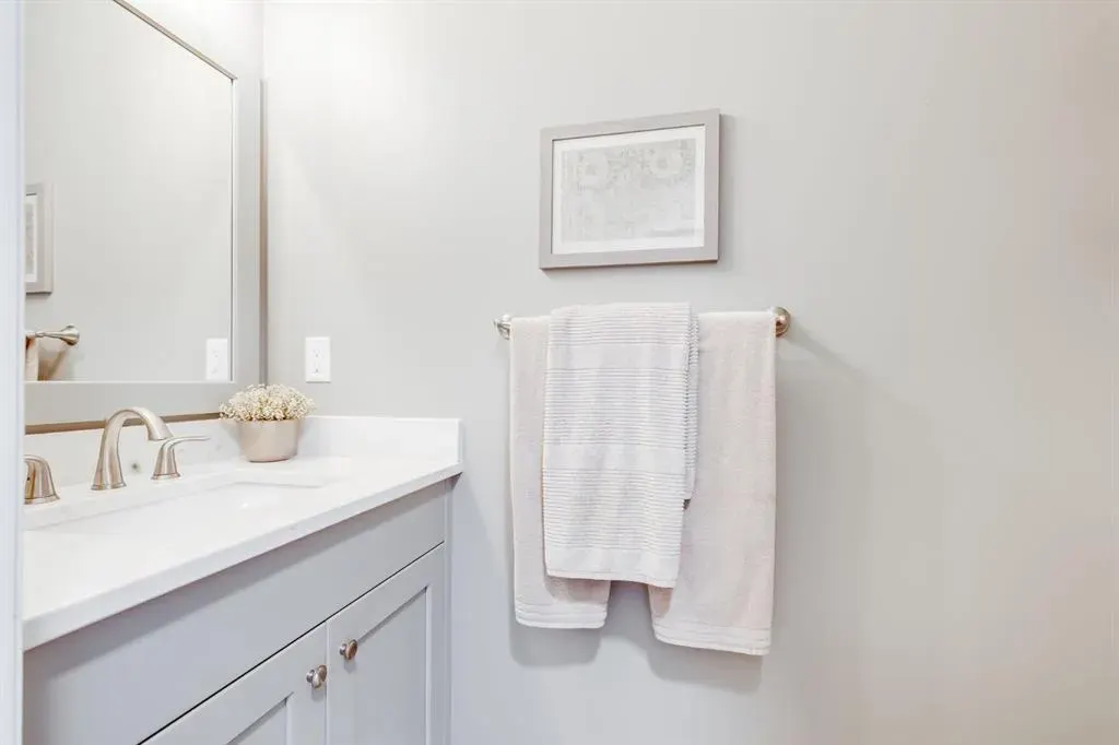 720 Woodside Drive NW