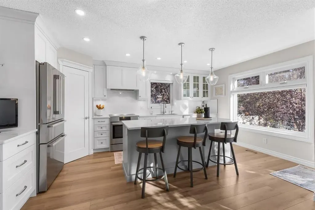 720 Woodside Drive NW