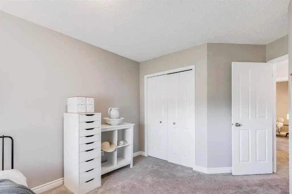 720 Woodside Drive NW