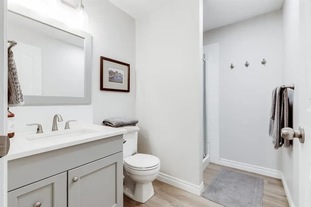 720 Woodside Drive NW