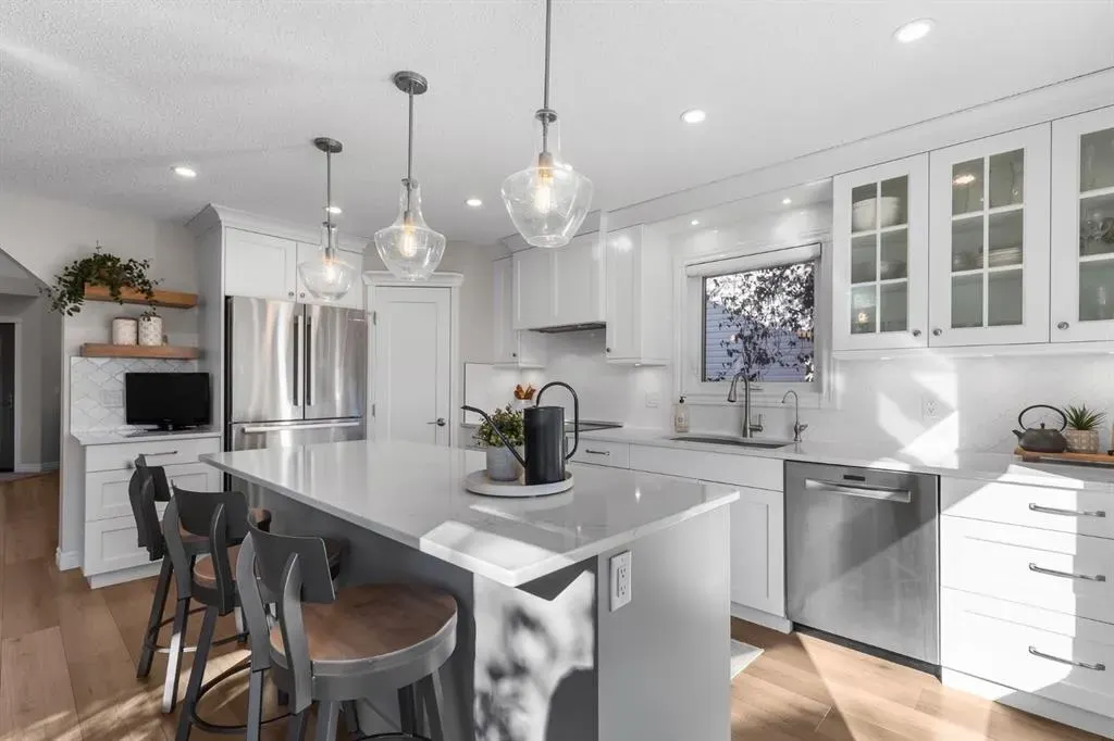 720 Woodside Drive NW