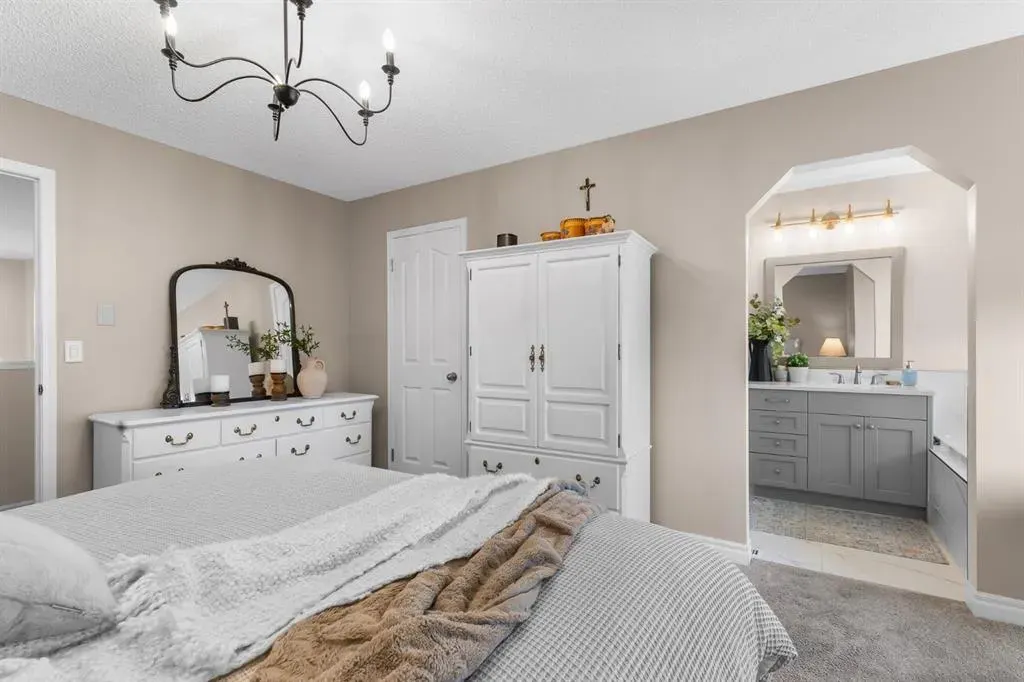 720 Woodside Drive NW