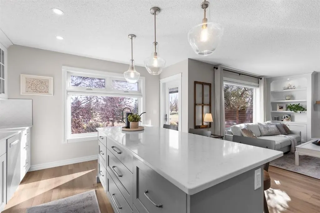 720 Woodside Drive NW