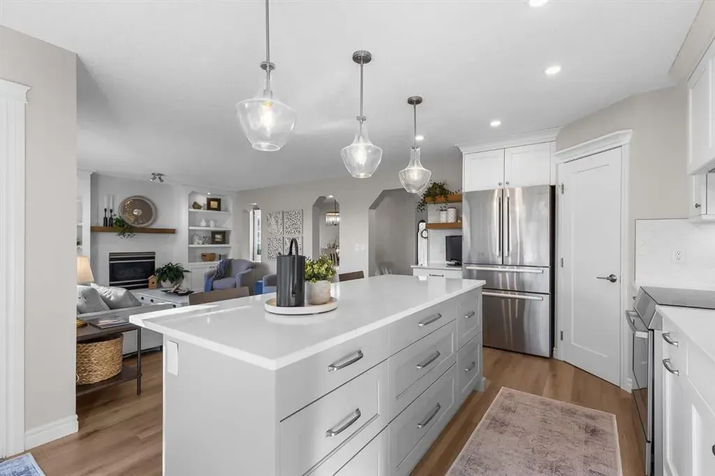 720 Woodside Drive NW