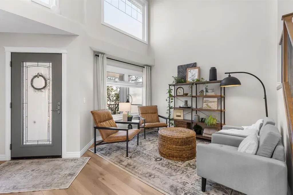 720 Woodside Drive NW