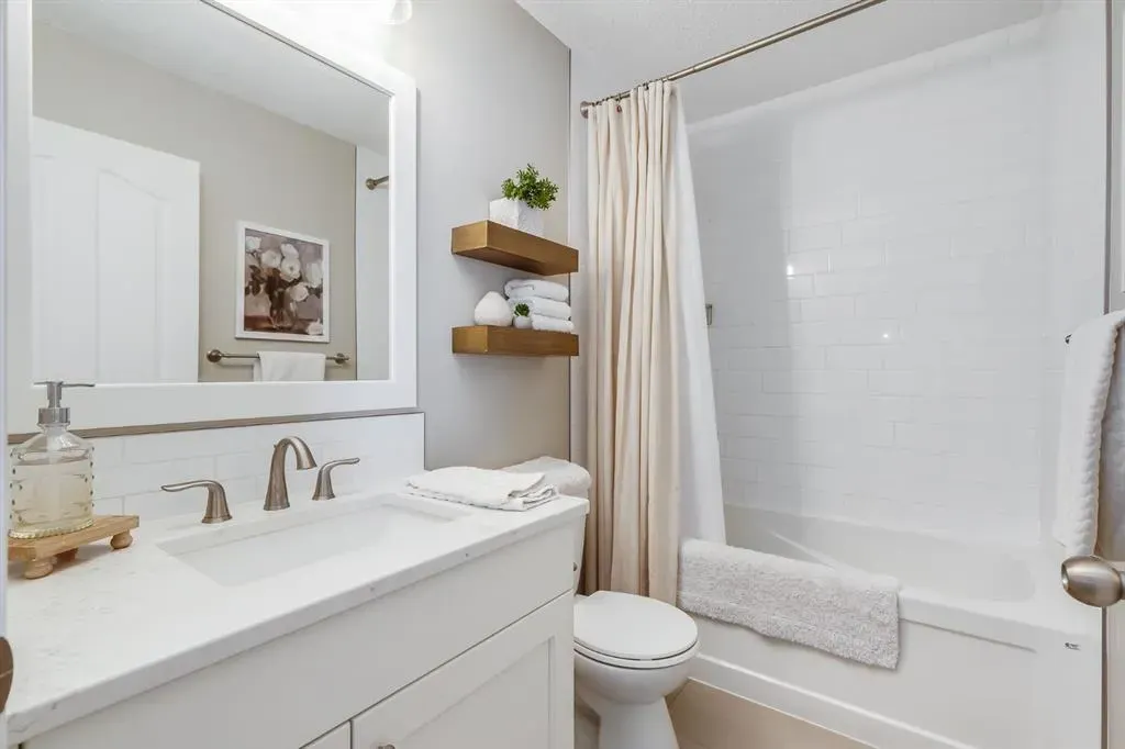 720 Woodside Drive NW