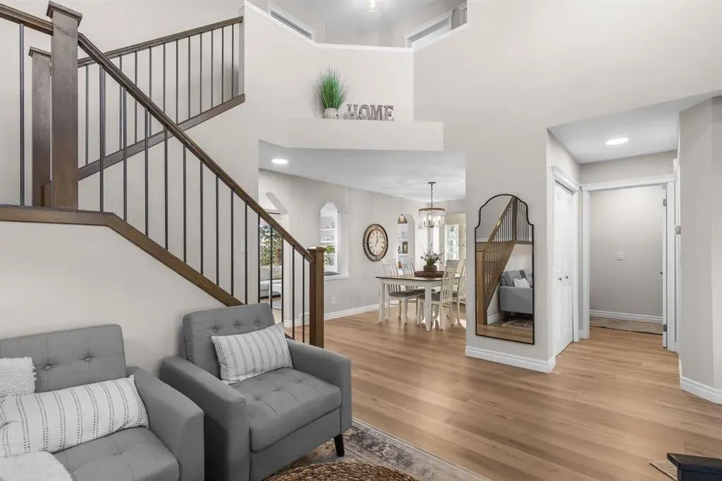 720 Woodside Drive NW