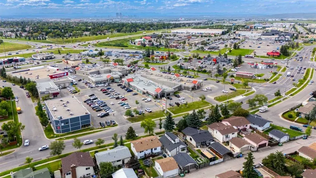 17 Castleridge Way NE