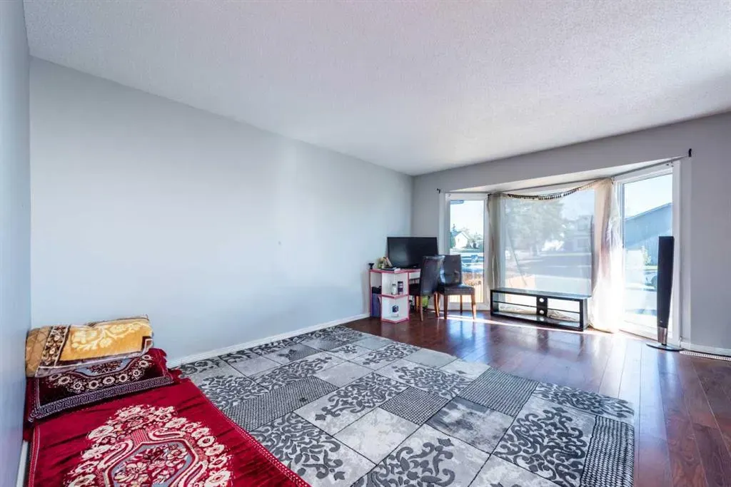 17 Castleridge Way NE