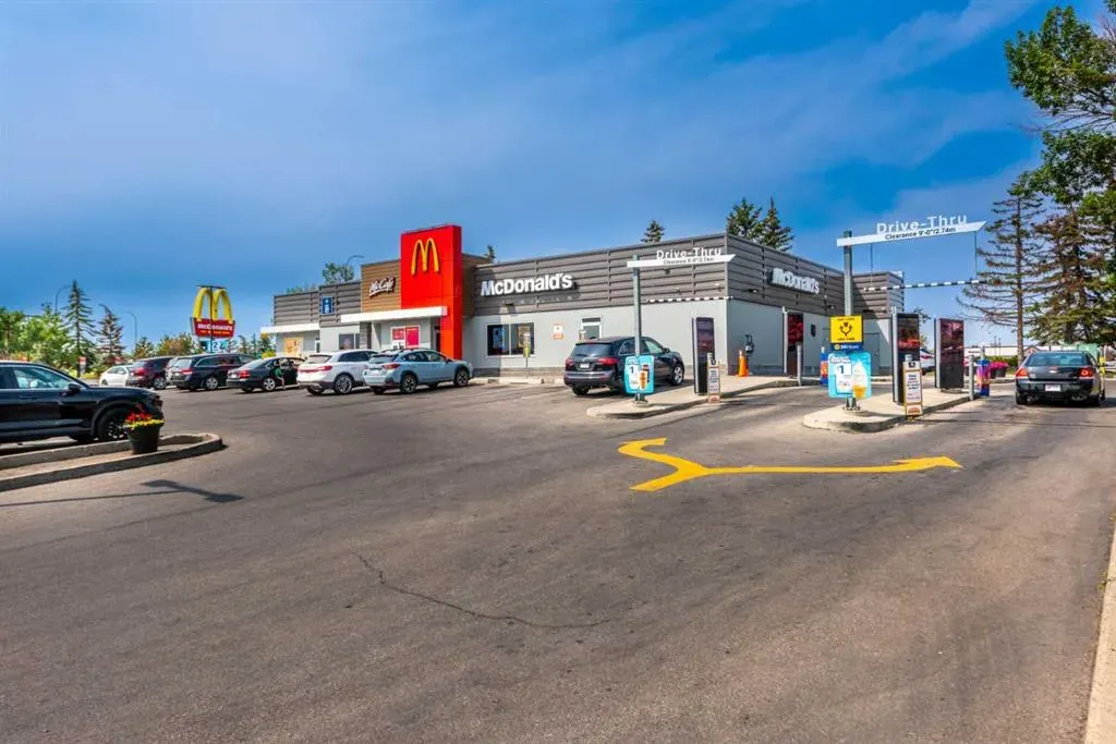 17 Castleridge Way NE