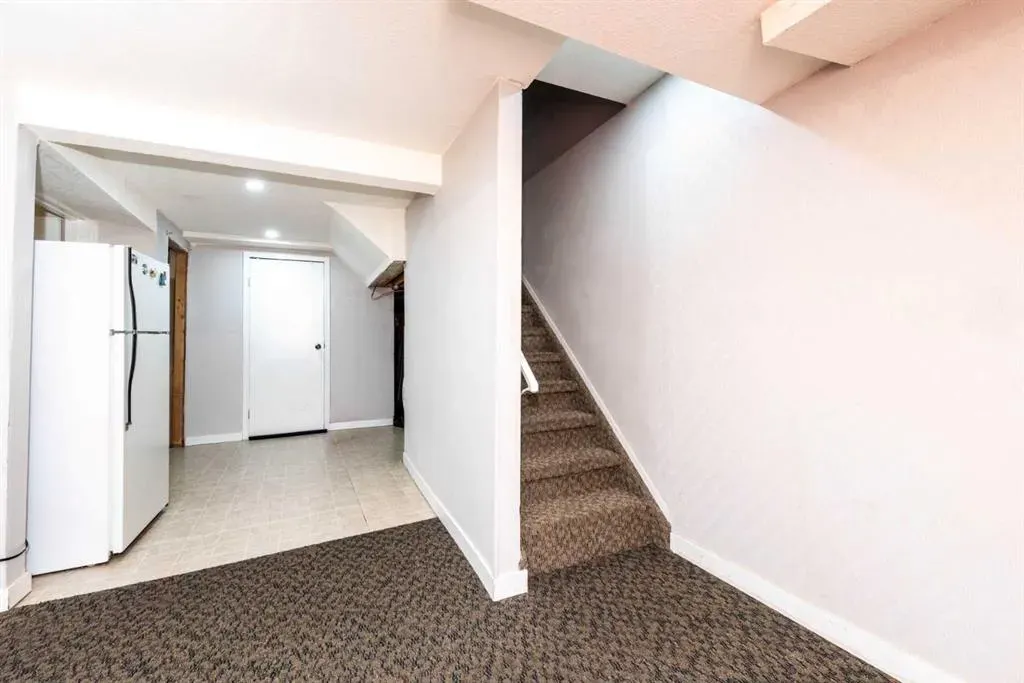 17 Castleridge Way NE