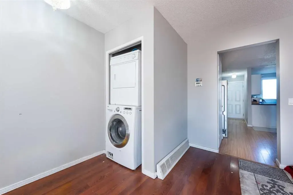 17 Castleridge Way NE