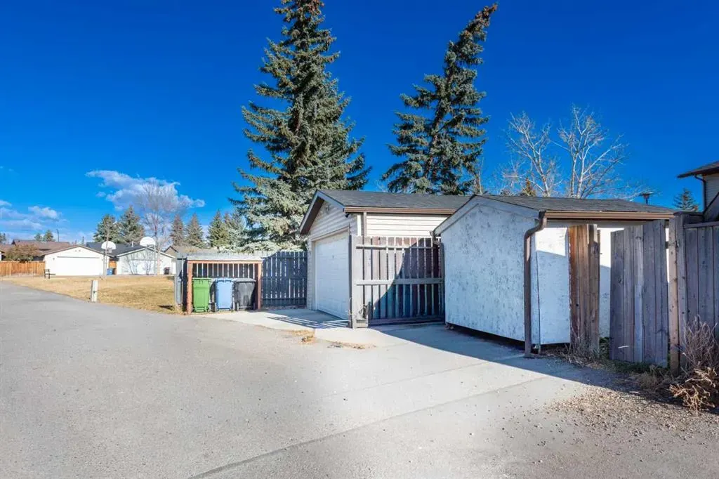 17 Castleridge Way NE