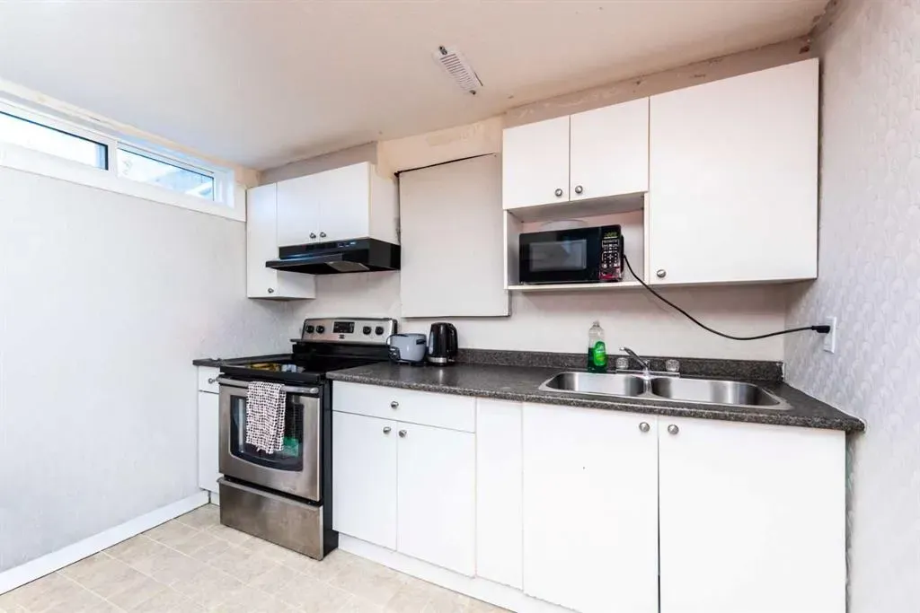 17 Castleridge Way NE