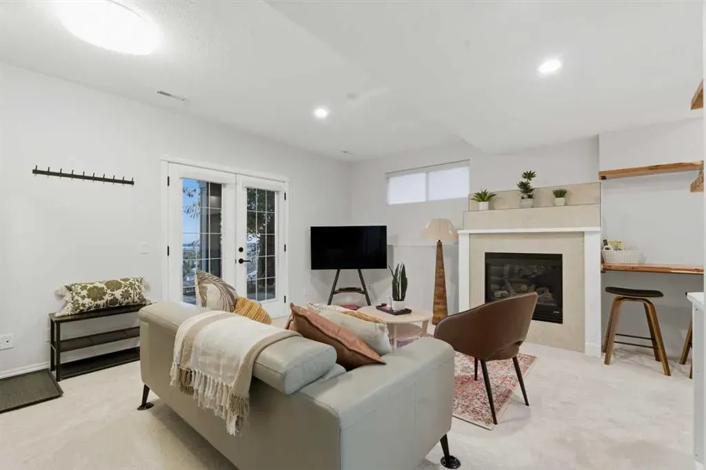 146 Springbluff Heights SW