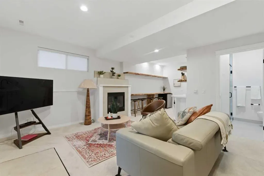 146 Springbluff Heights SW