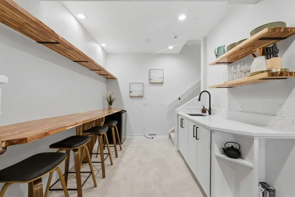 146 Springbluff Heights SW