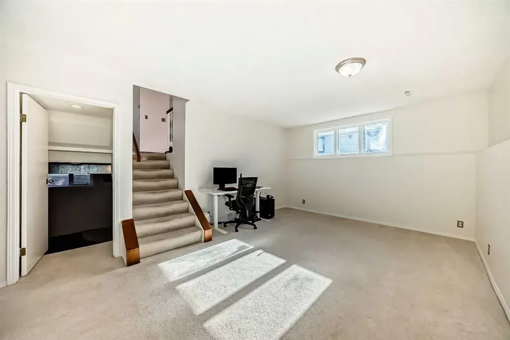 172 Sunvale Crescent SE