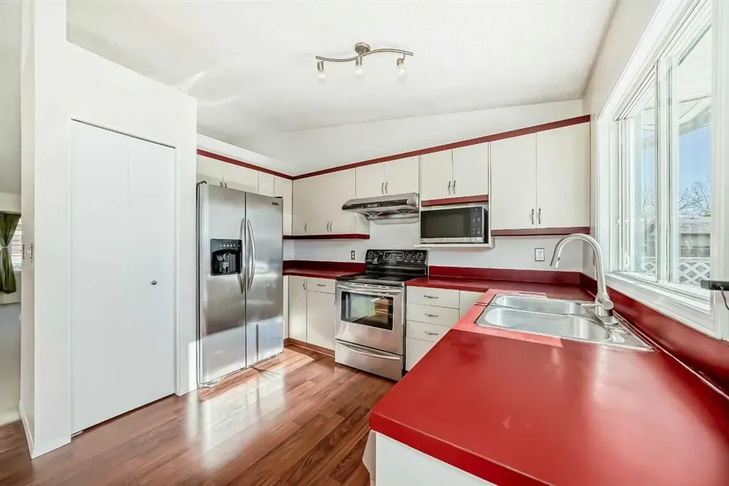 172 Sunvale Crescent SE