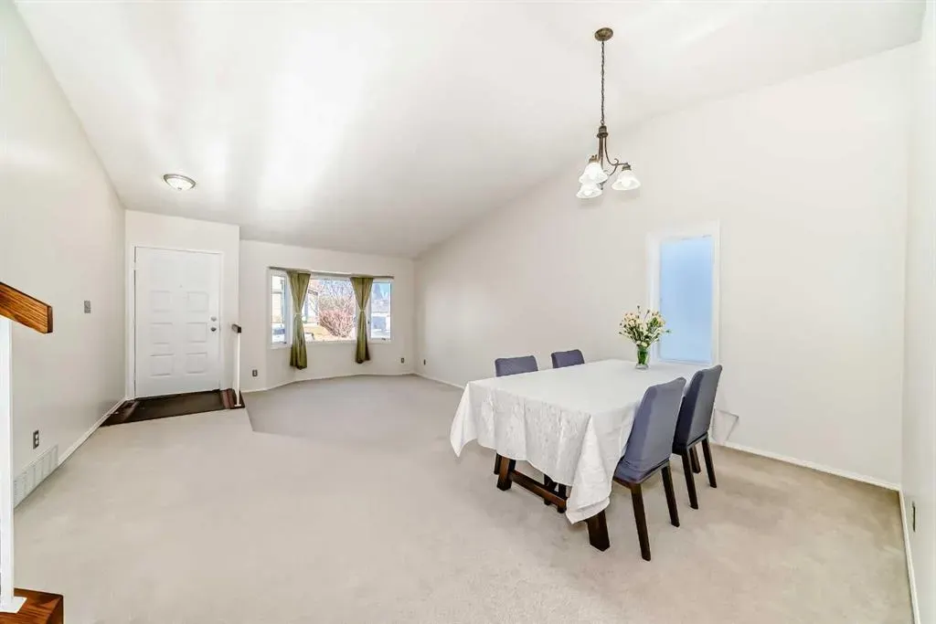 172 Sunvale Crescent SE