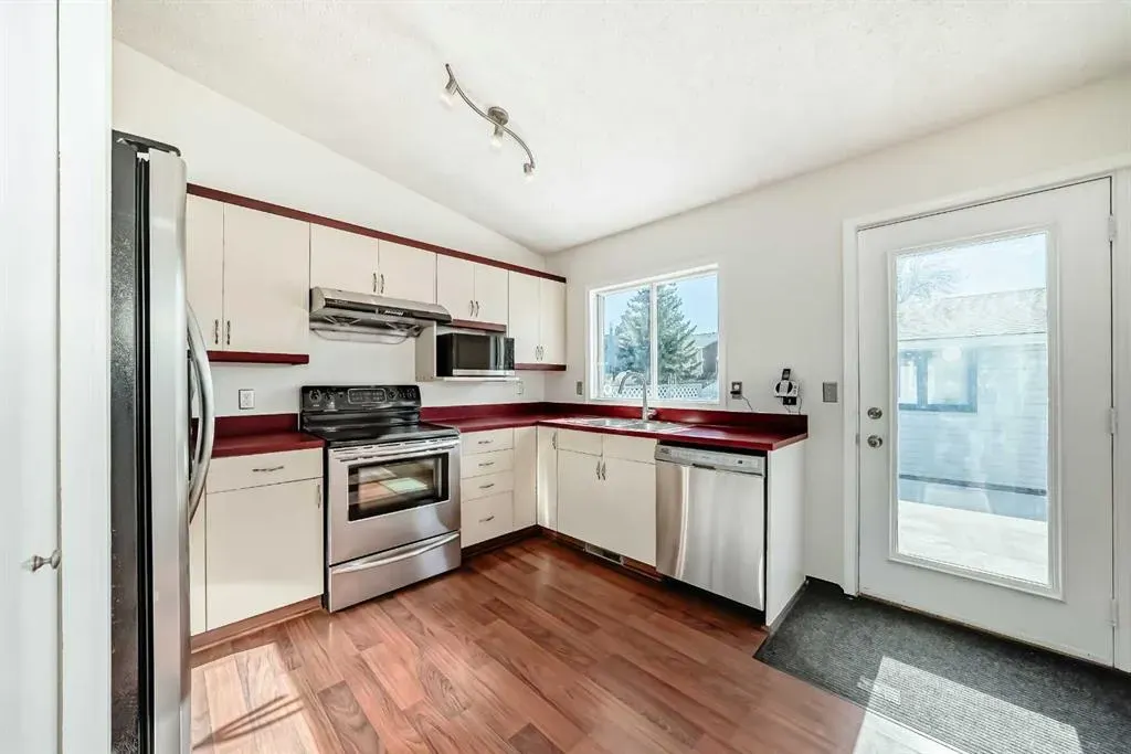 172 Sunvale Crescent SE