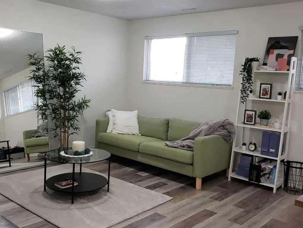 2137 / 2139 53 Avenue SW