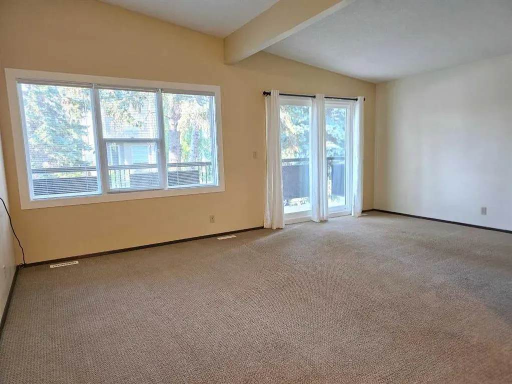 2137 / 2139 53 Avenue SW