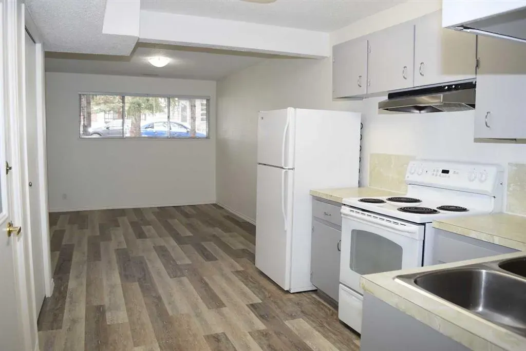 2137 / 2139 53 Avenue SW